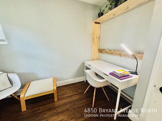 Building Photo - 4850 N Bryant Ave