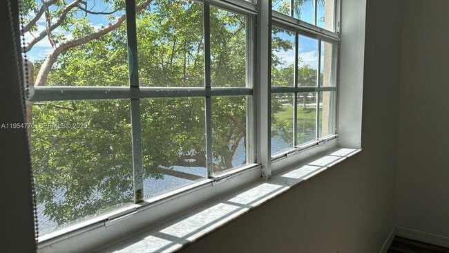 Building Photo - 160 SW 117th Terrace