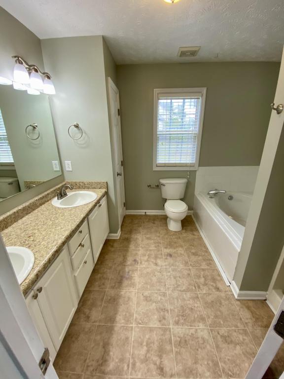 Building Photo - 8229 Foxtrail Dr