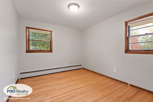 Building Photo - 3 Bedroom Home in Crystal