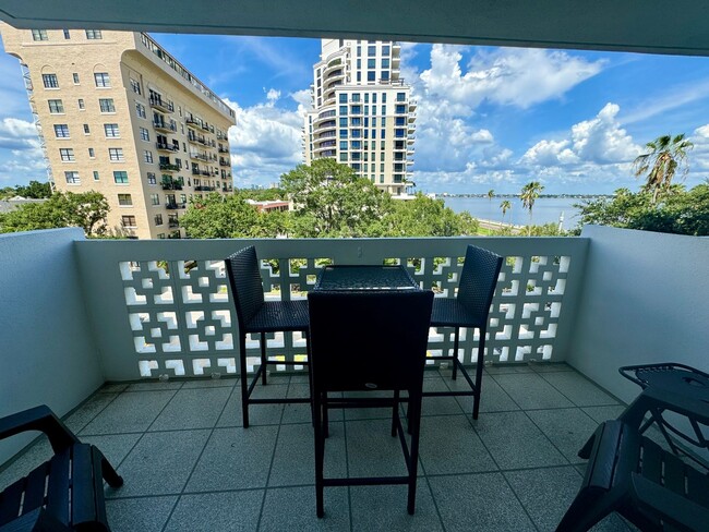Building Photo - FURNISHED 1 Bed 1 Bath In Amazing Location...