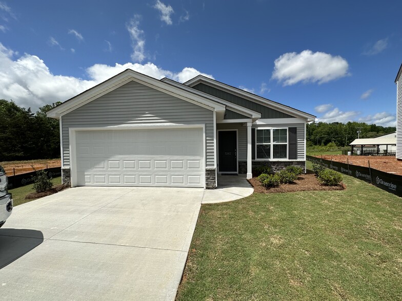Primary Photo - 7262 Heirloom Ln