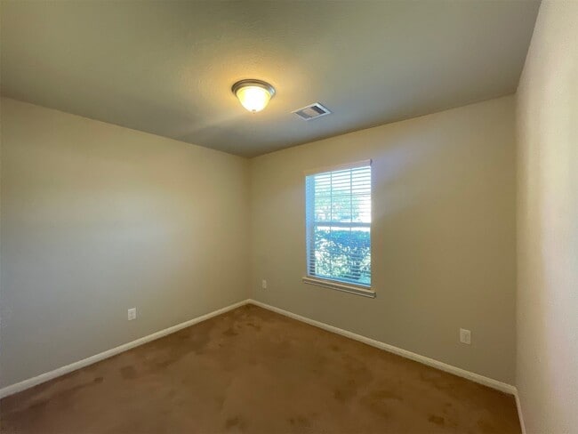 Building Photo - 625 26th Ave N