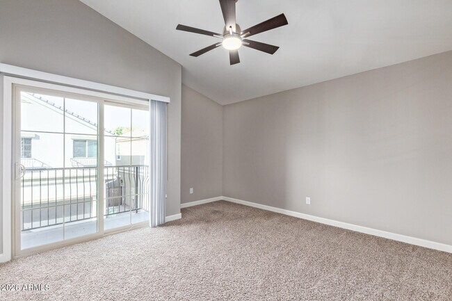 Building Photo - 3059 N 33rd Pl