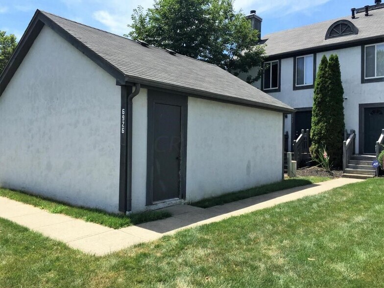 Front - 6926 Avery Road