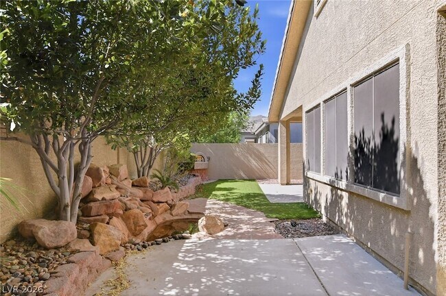 Building Photo - 8117 Slate Falls St