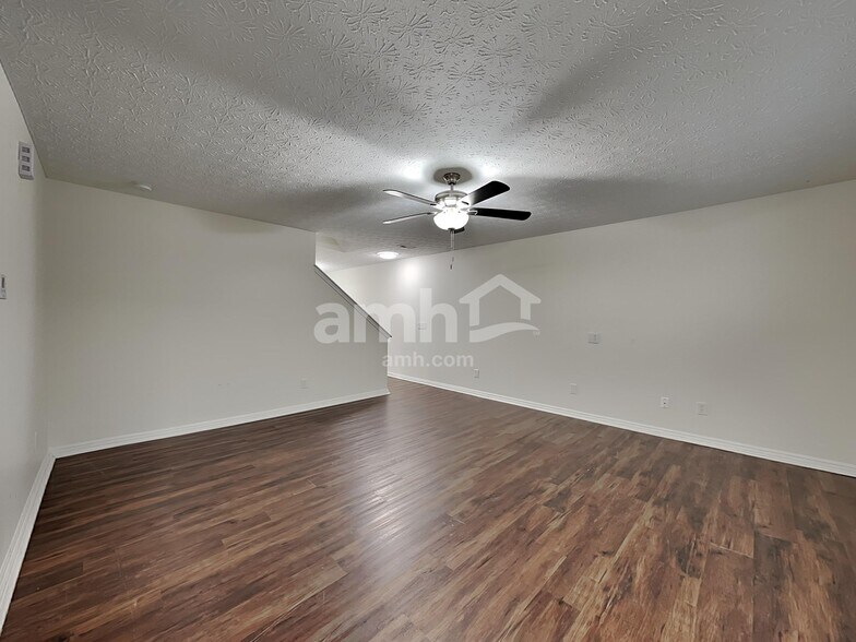 Building Photo - 1395 Ithaca Dr