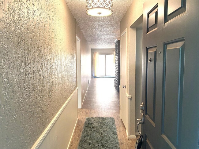 Building Photo - 9818 Jordan Ave