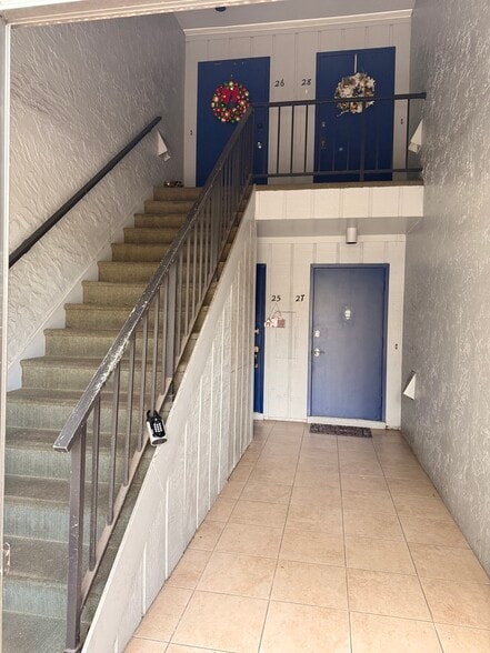 Foyer - 40 Sheoah Blvd