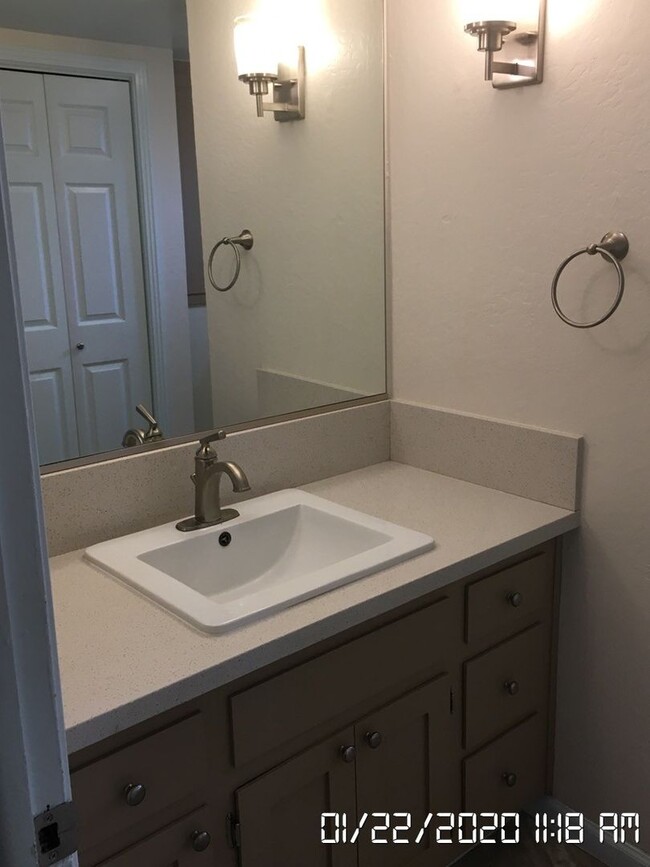 Building Photo - 545