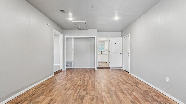 Building Photo - Charming 3 Bedroom Home +BONUS Room with Spacious Backyard
