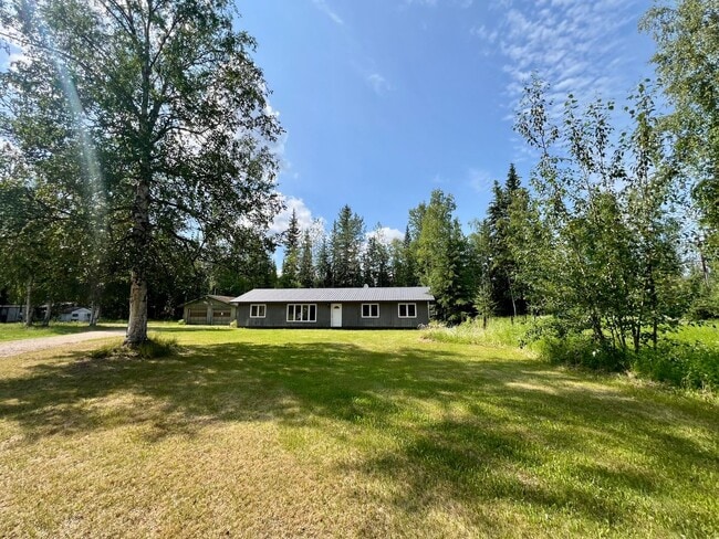 Building Photo - 3 Bedroom Home / 2-Car Garage / No Pets