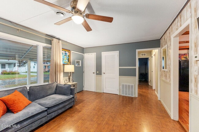 Building Photo - 56 Monroe St