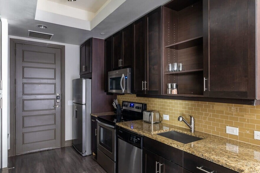 Building Photo - 3201 Esperanza Crossing