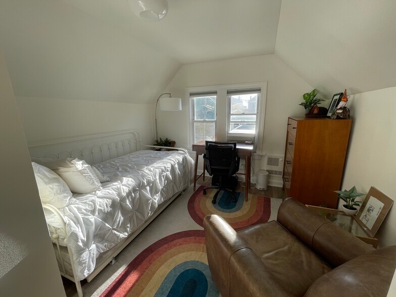 Building Photo - 814 N Fairfield Ave