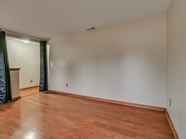 Building Photo - 1548 Bradley Pl