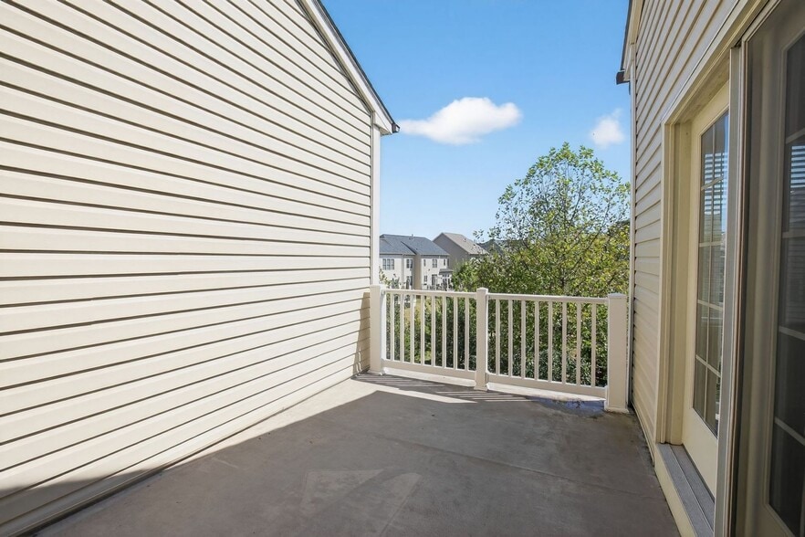 Building Photo - 42331 Benfold Square