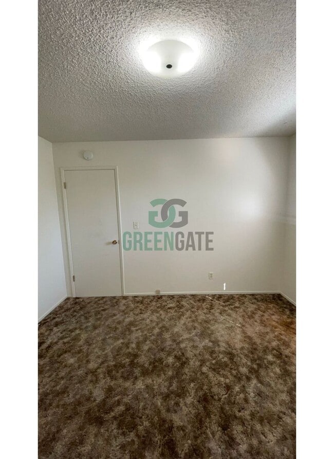 Building Photo - 925 Charleston Ave