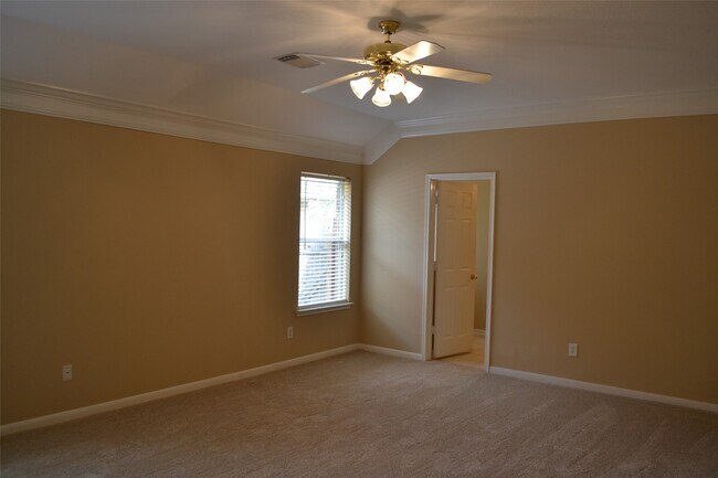 Building Photo - 2407 Pine Shadows Dr