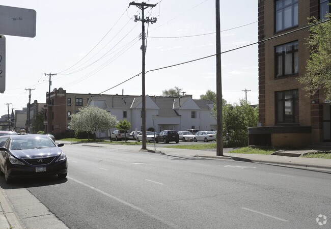 Building Photo - 715-731 E 14th St