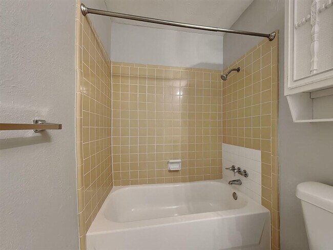 Building Photo - 3 BR/2BA | Renovated Single Family Home | Gated backyard