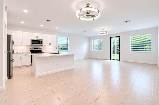 Building Photo - 3448 W 110th Terrace