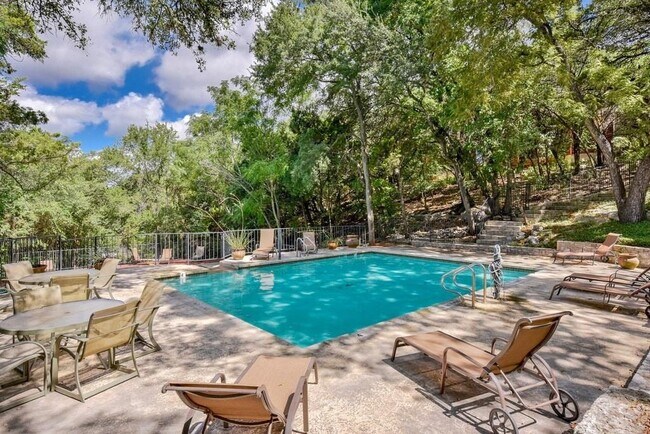Building Photo - 4711 Spicewood Springs Rd