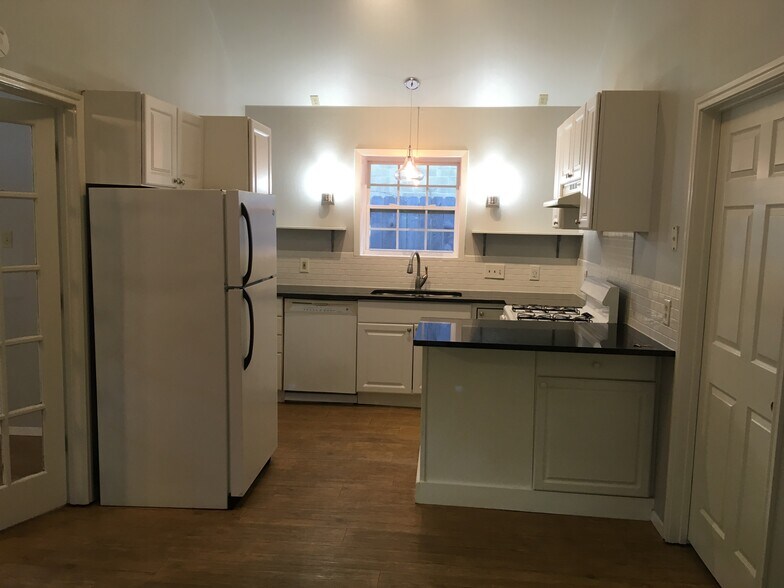 Bright kitchen with granite counters. - 4302 Duval Street