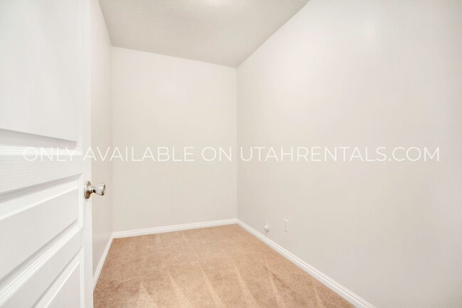 Building Photo - 4306 N Chestnut Oak Dr
