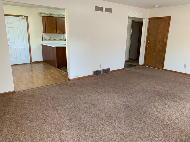 Building Photo - 2602 E Lawn Ct