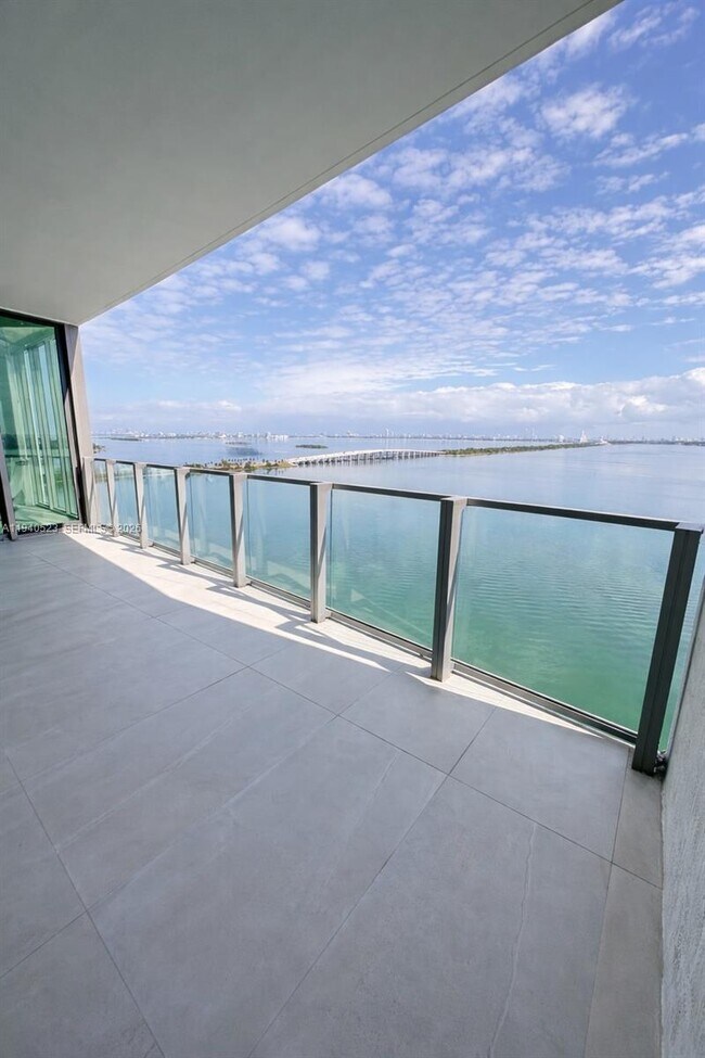 Building Photo - 2900 NE 7th Ave