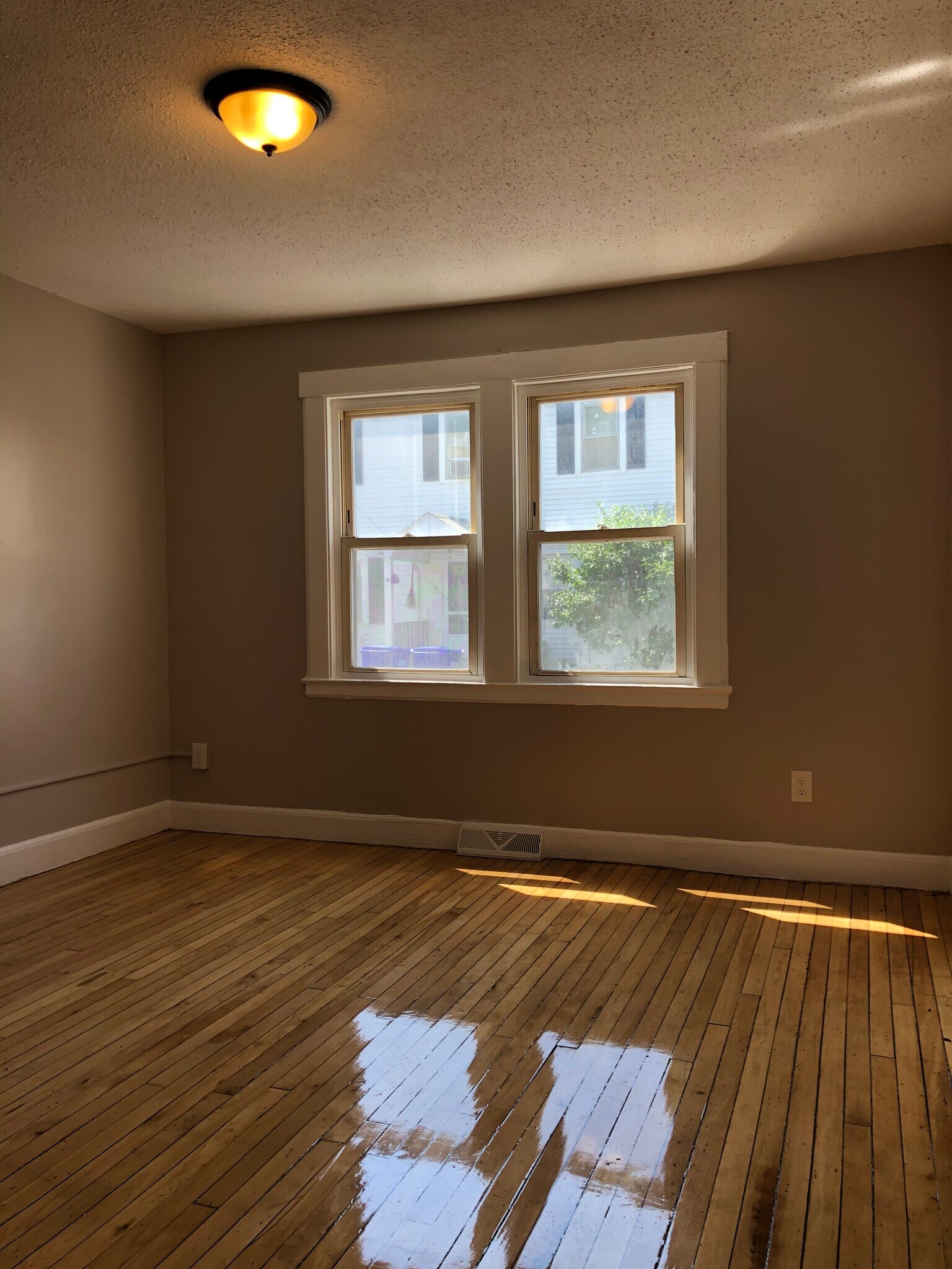 Living Room - 17 Berkeley St