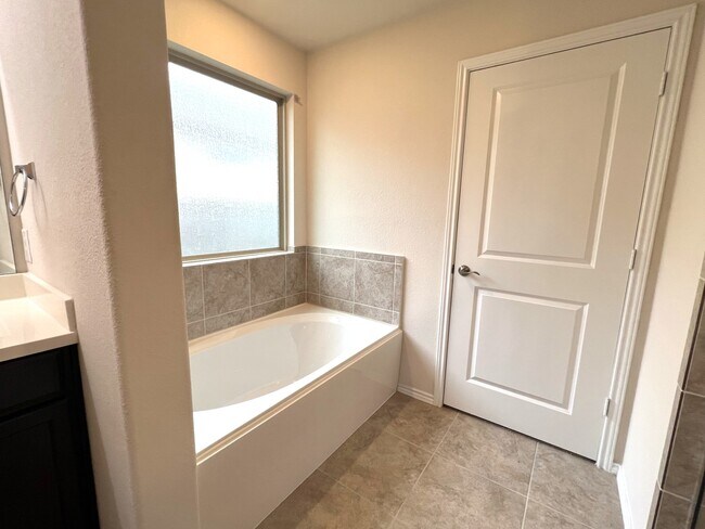 Building Photo - 5808 Eden Dr