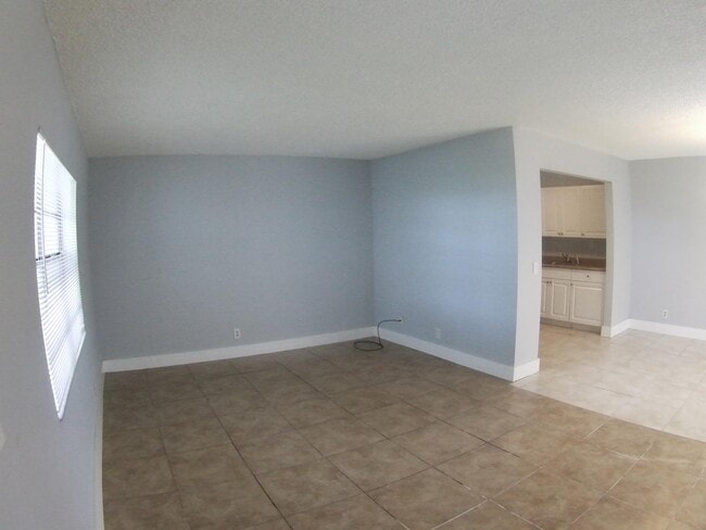Building Photo - 258 Normandy F