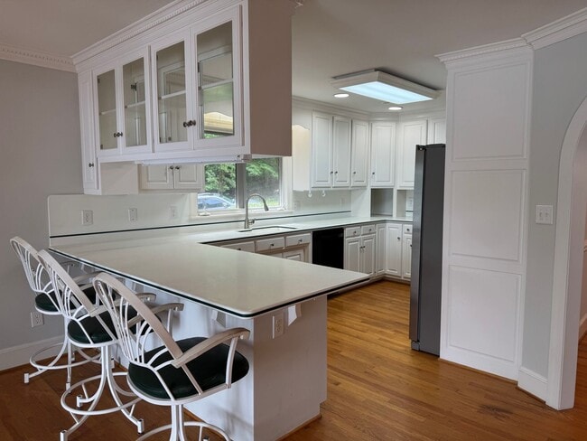 Building Photo - Four Bedroom Lake House in Denver