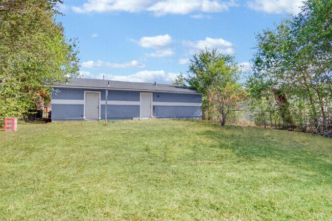 Building Photo - 5762 Broken Lance St