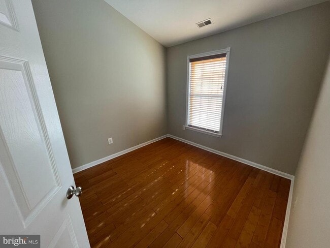 Building Photo - 5743 Goldfinch Ct