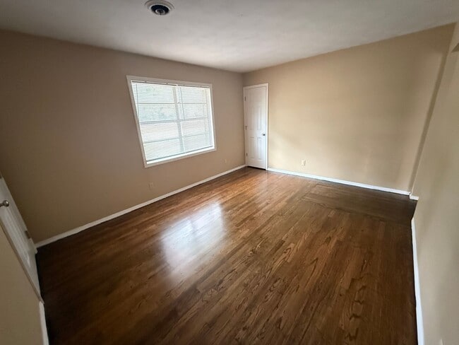 Building Photo - 2505 Rosebrier Ave
