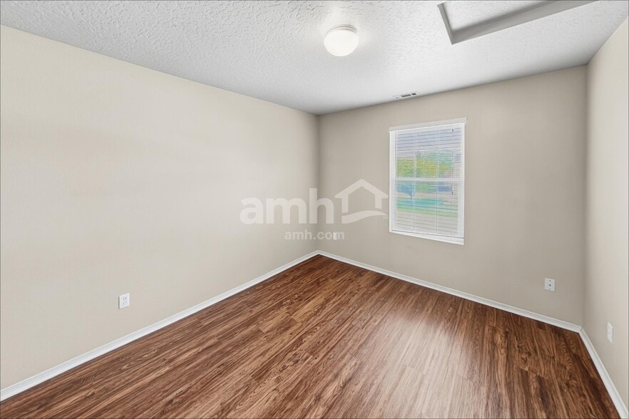 Building Photo - 363 E Ivy Glade St