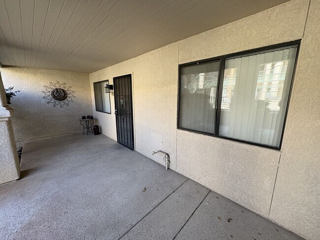 Building Photo - East side condo with community pool/spa/assigned covered parking place