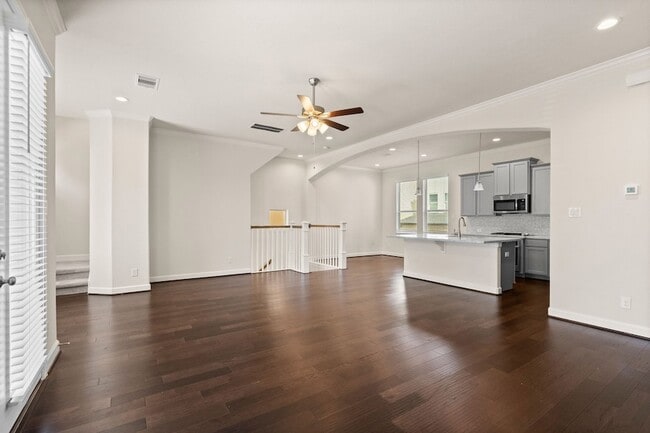 Building Photo - 2021 Cambridge Heights Pl