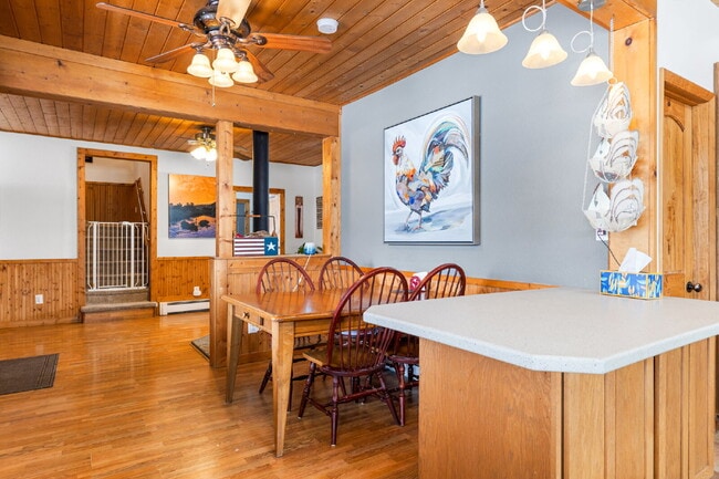 Building Photo - Spacious 4-Bedroom Home in the Heart of Sh...