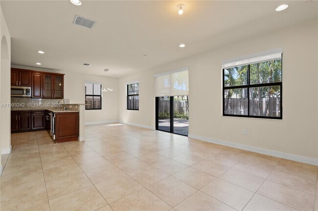 Building Photo - 10021 NW 87th Terrace