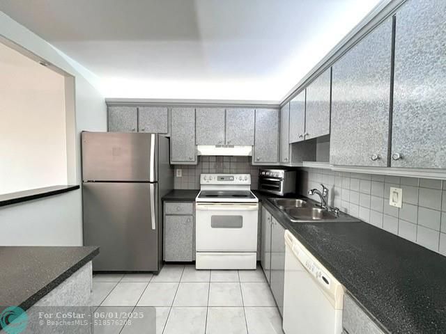 Building Photo - 9355 SW 8th St