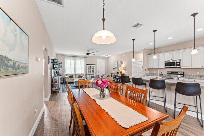 Building Photo - 3/2, fully fenced single family home in NW...