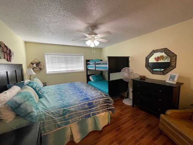 Building Photo - 2100 W Beach Drive