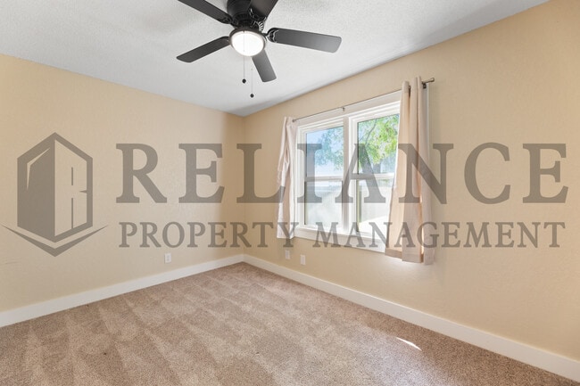 Building Photo - 221 N Walnut St