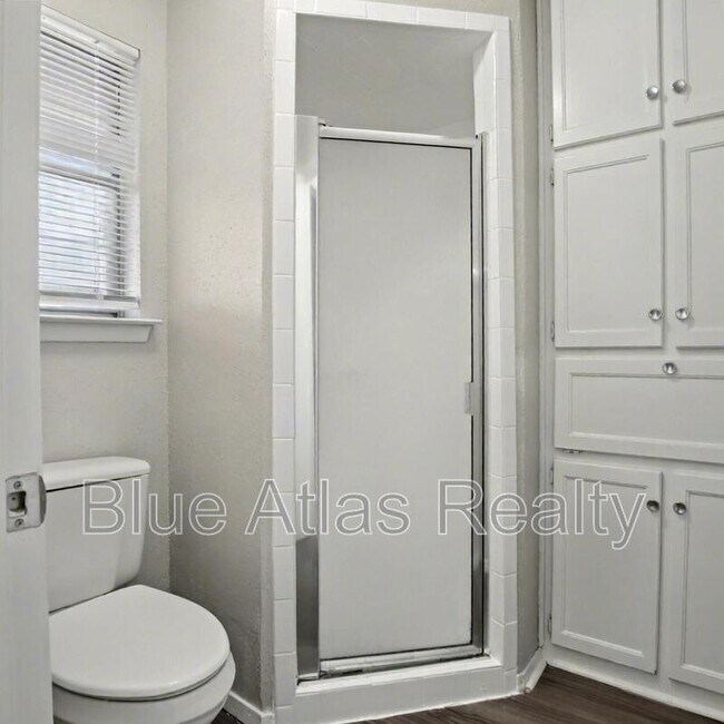 Building Photo - 6537 Meadowview Ln