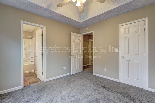 Building Photo - 1370 N Hampton Dr