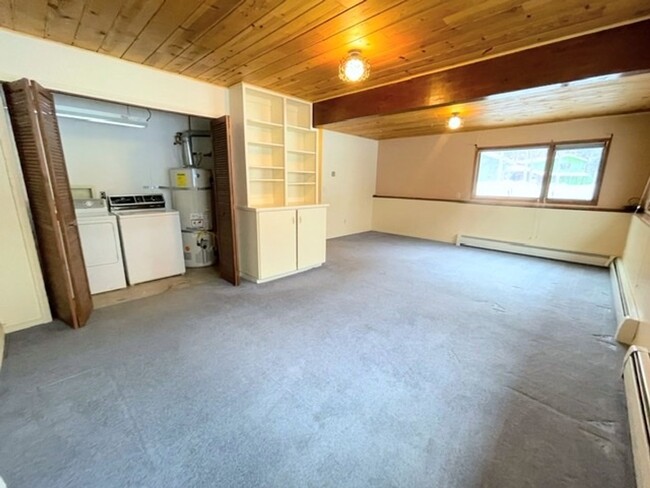 Building Photo - East Anchorage Four Bedroom Home with Bonu...